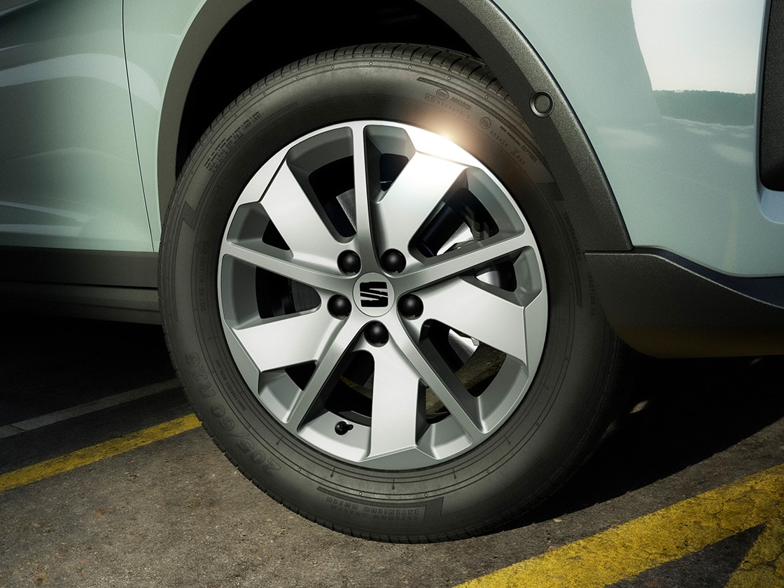 SEAT Arona’s 16-inch design alloy wheels close-up