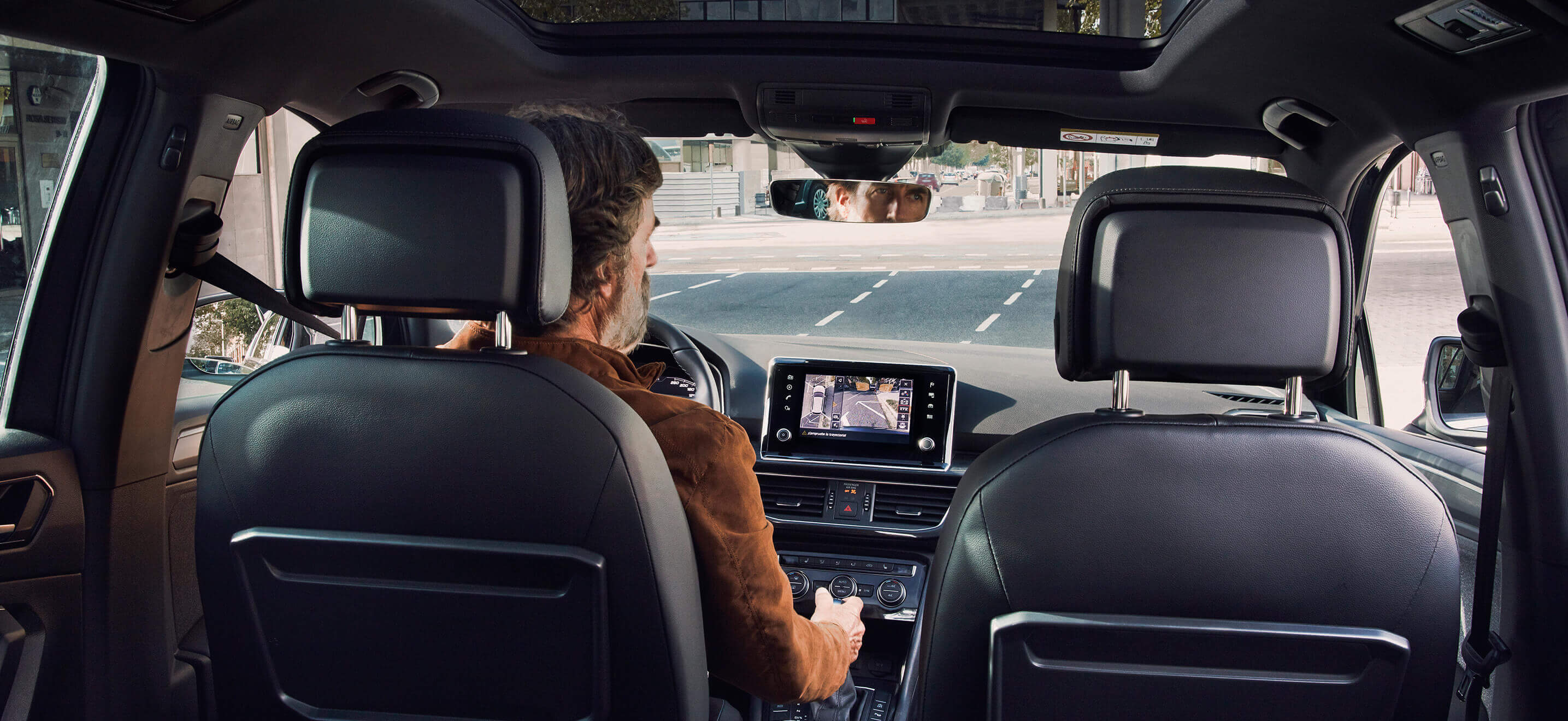 New SEAT Tarraco SUV 7 seater top view camera and park assist