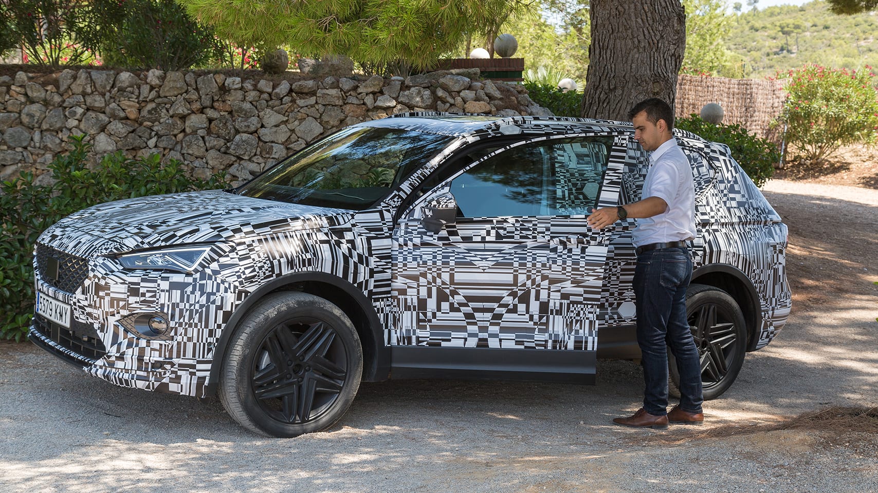 On and off-road test driving the new SEAT Tarraco large SUV