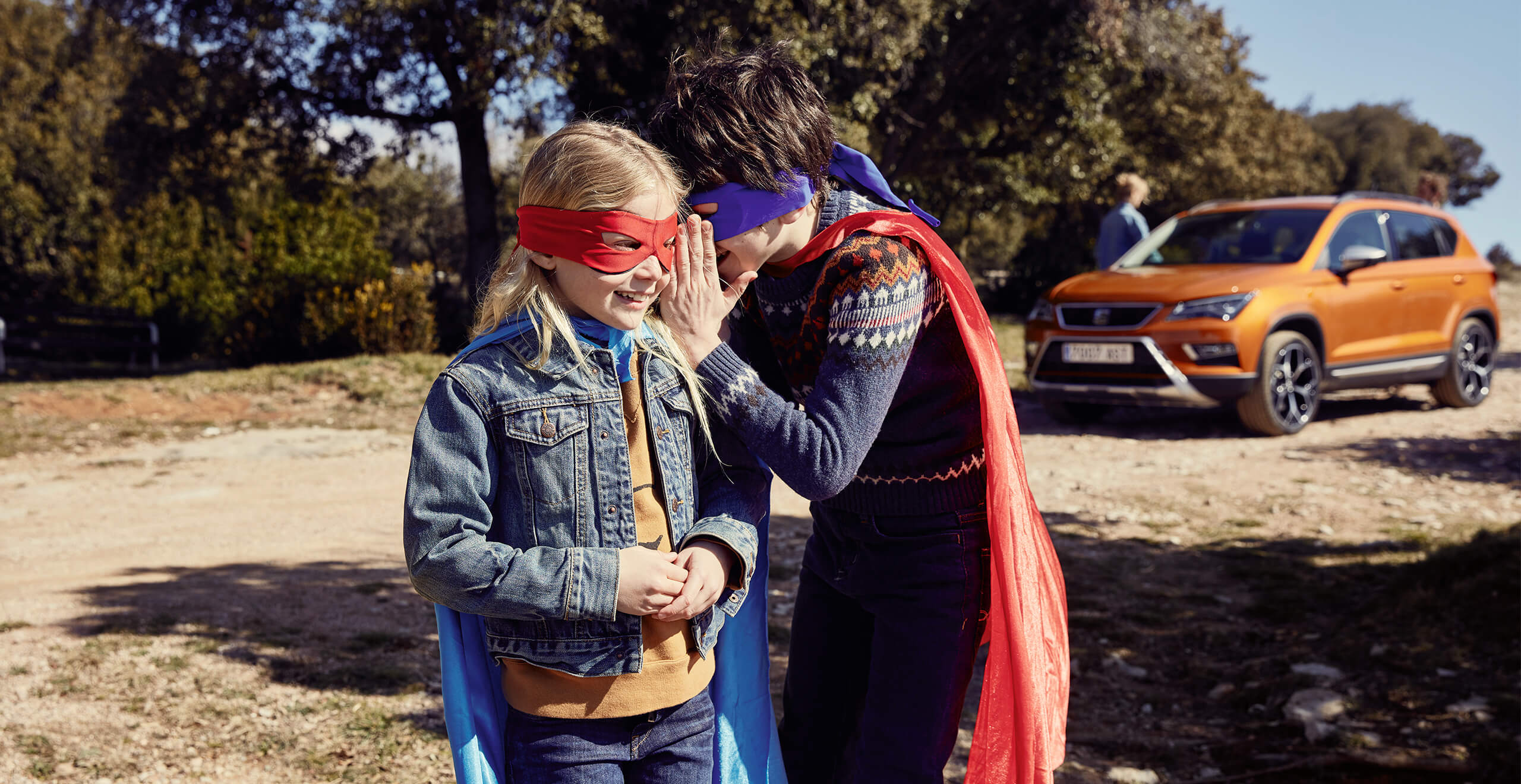 SEAT Service and Maintenance Owners – two children dressed in superhero costumes playing in front of a SEAT Ateca SUV