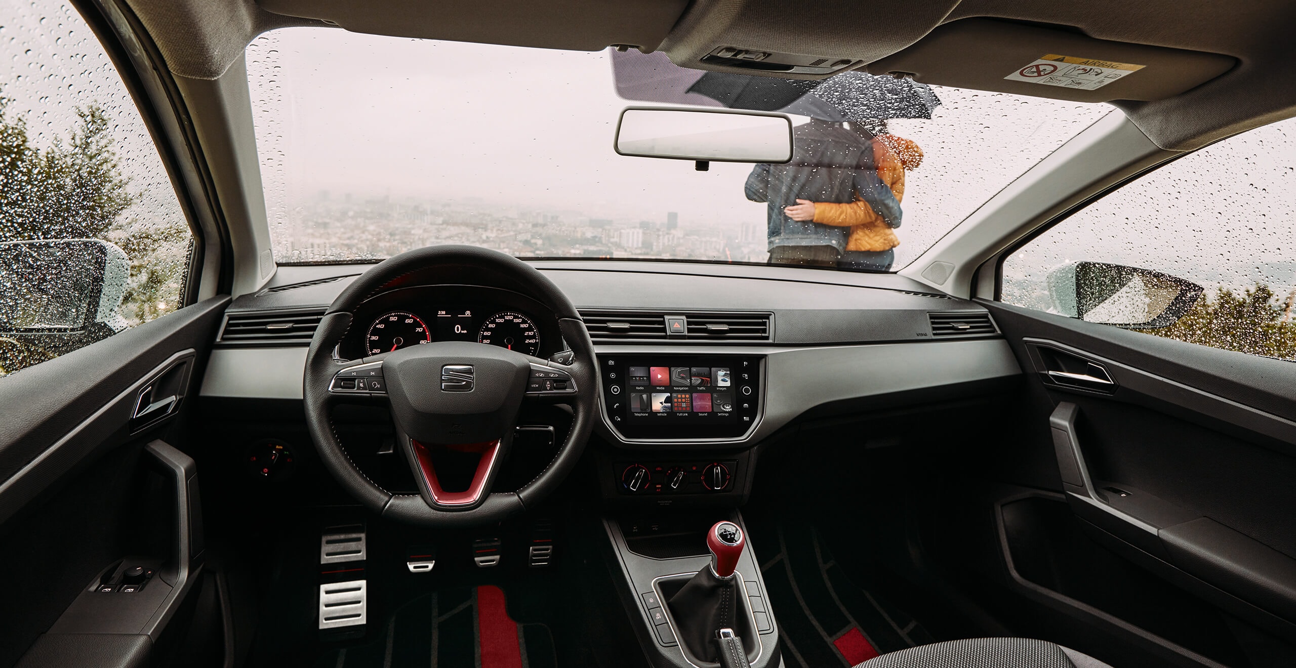 SEAT new car services and maintenance – interior view of a SEAT front driver and passenger seat